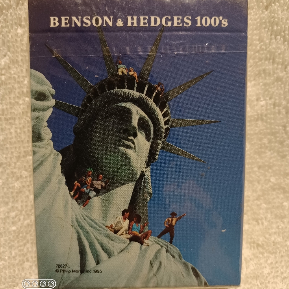 Vintage Benson & hedges statue of liberty playing cards